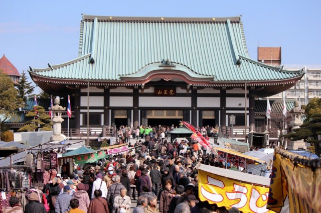 縁日の日の日泰寺本堂